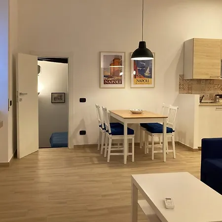 La Casa Blu Nel Cuore Storico Di Naples